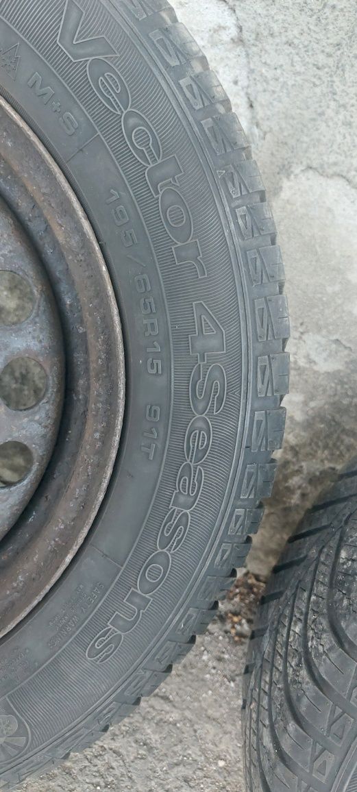 Всесезонни гуми с джанти