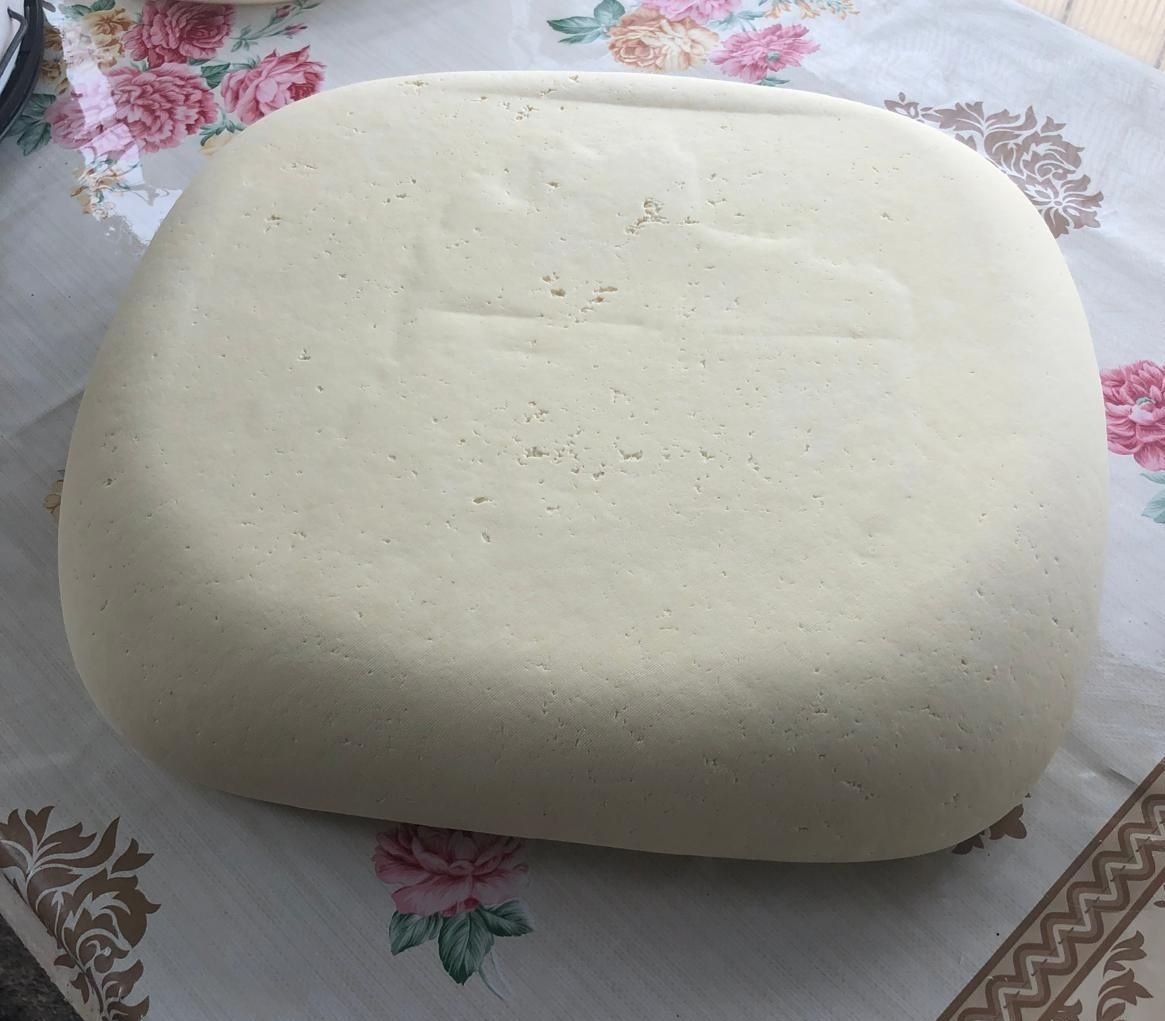 Vând branza de vacă