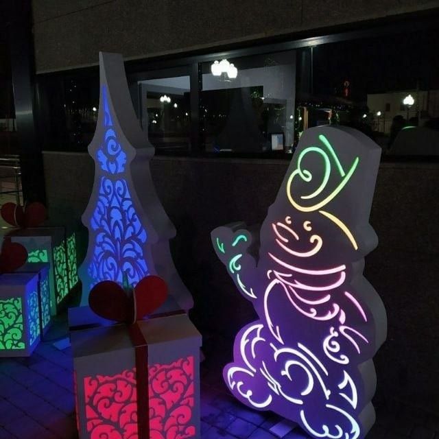 Новогоднее оформление фасада
Новогоднее оформление ТЦ
Новогоднее оформ