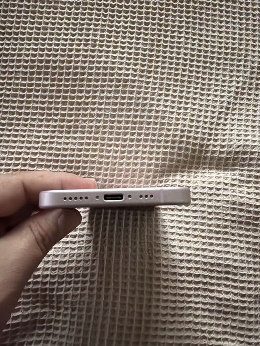 iPhone 15 – розов, 256GB, отлично състояние,с гаранция