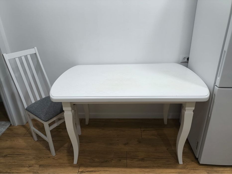 Кухонный стол и стулья