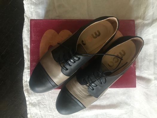 Pantofi tip Oxford, cu siret, din piele negru cu bej, marime 38-39