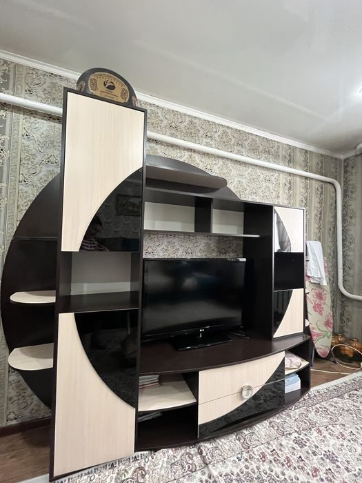 Стильная стенка-горка в отличном состоянии