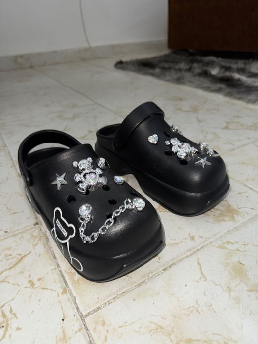 Кроксове с елементи по тях