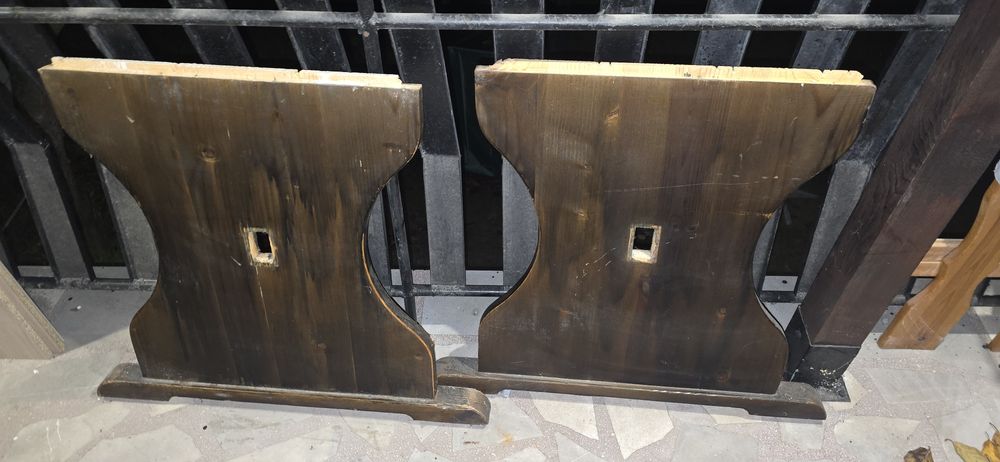 Голяма дървена маса