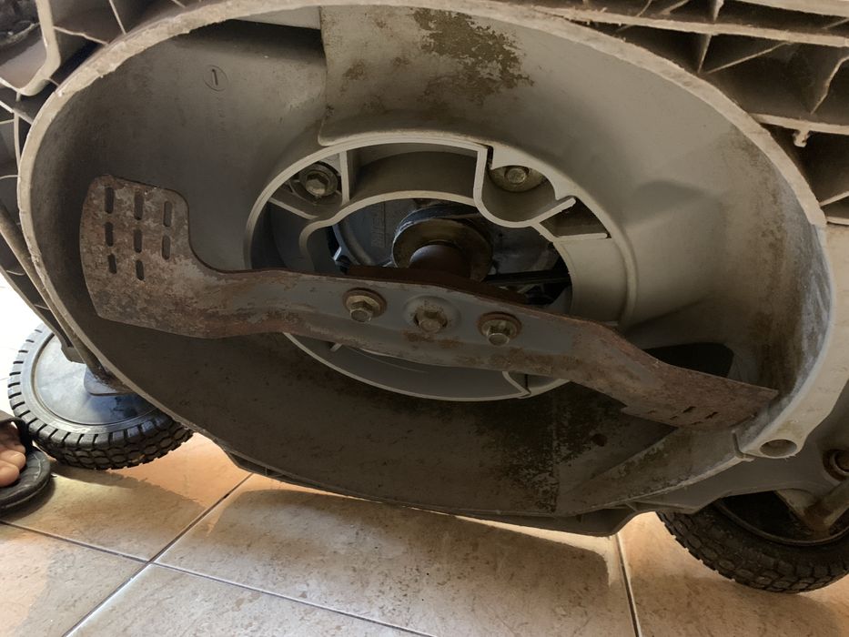 Masina de tuns iarba gazon Honda