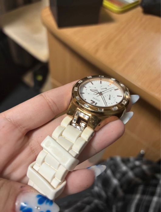 ceas guess de dama