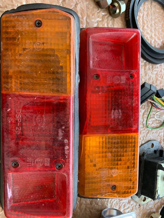 Vand lampi spate Dacia 1300/ sh/orice piesa