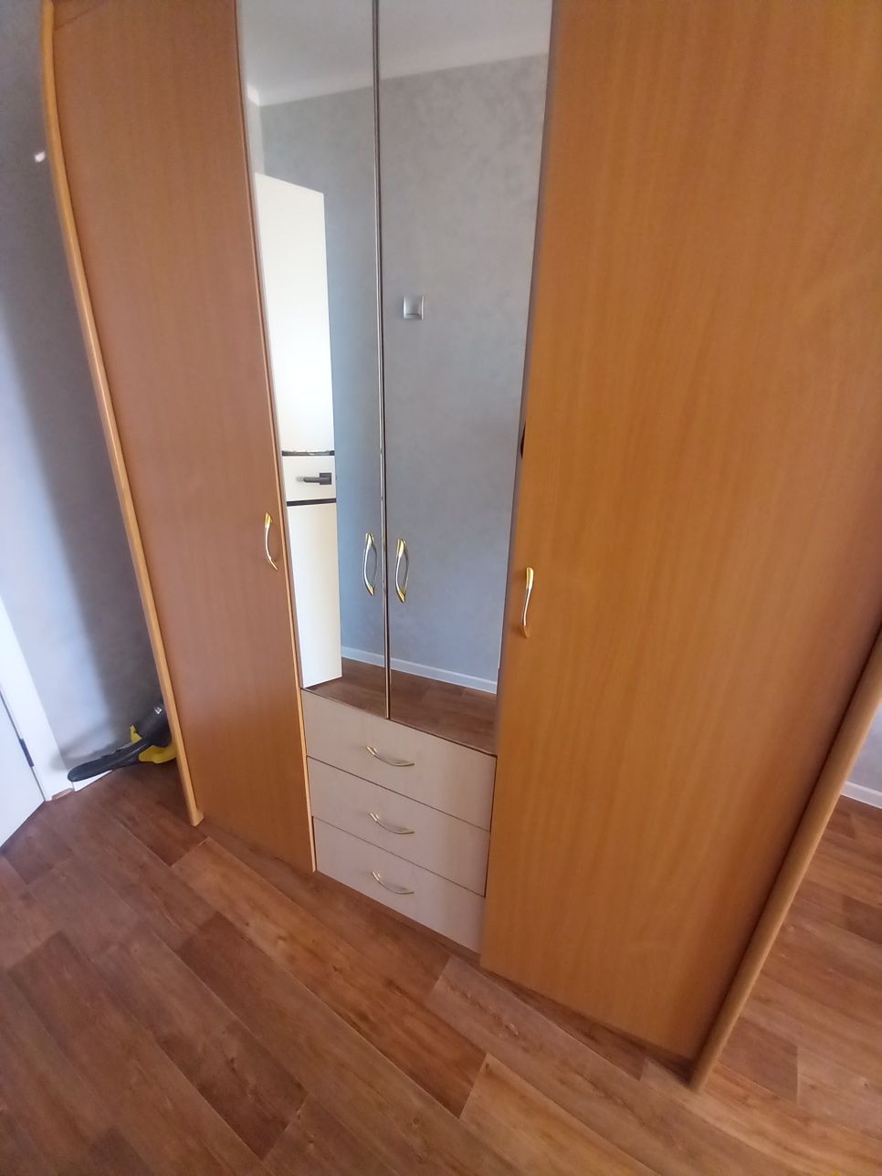 Продам шкаф для спальни