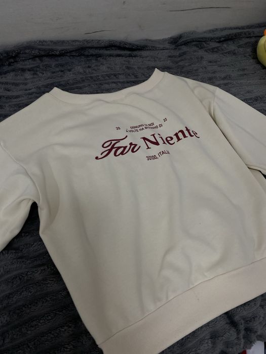 Свитшот бежевый в хорошем состояний, отличный качество