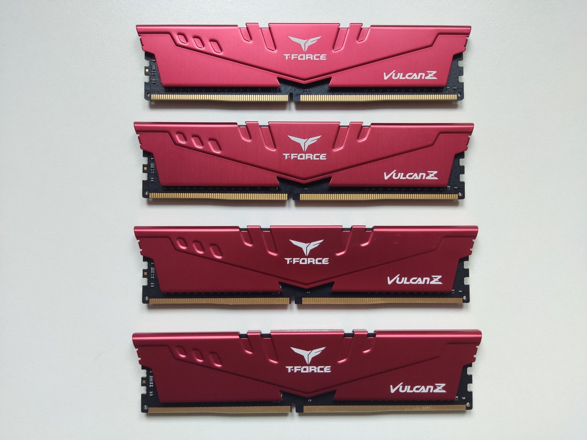 KITT 32GB TeamGroup Vulcan Z DDR4 8GB 3000MHz Red x4 buc.