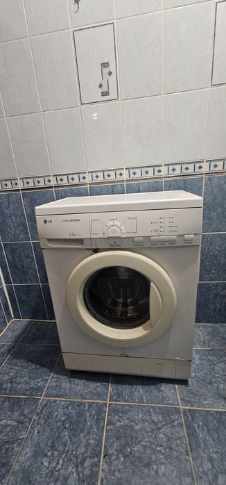 Продам б/у стиральную машину