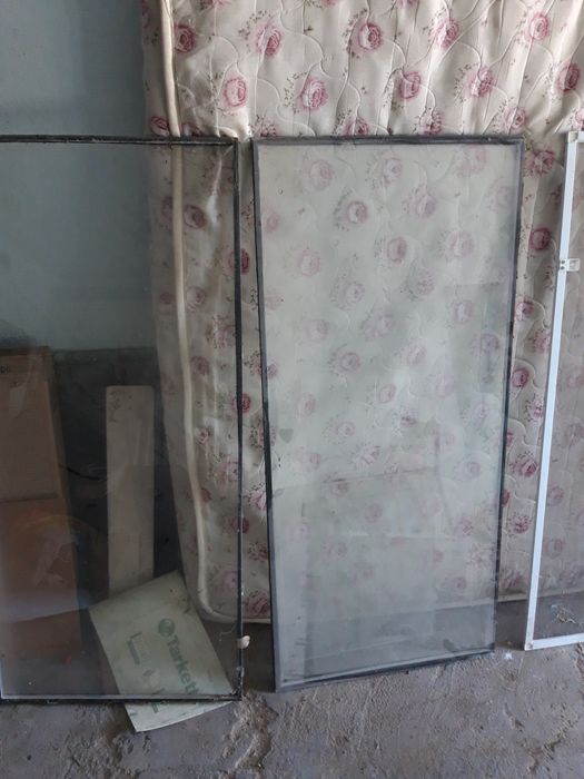 Подаеться стекло для пластиковое окно