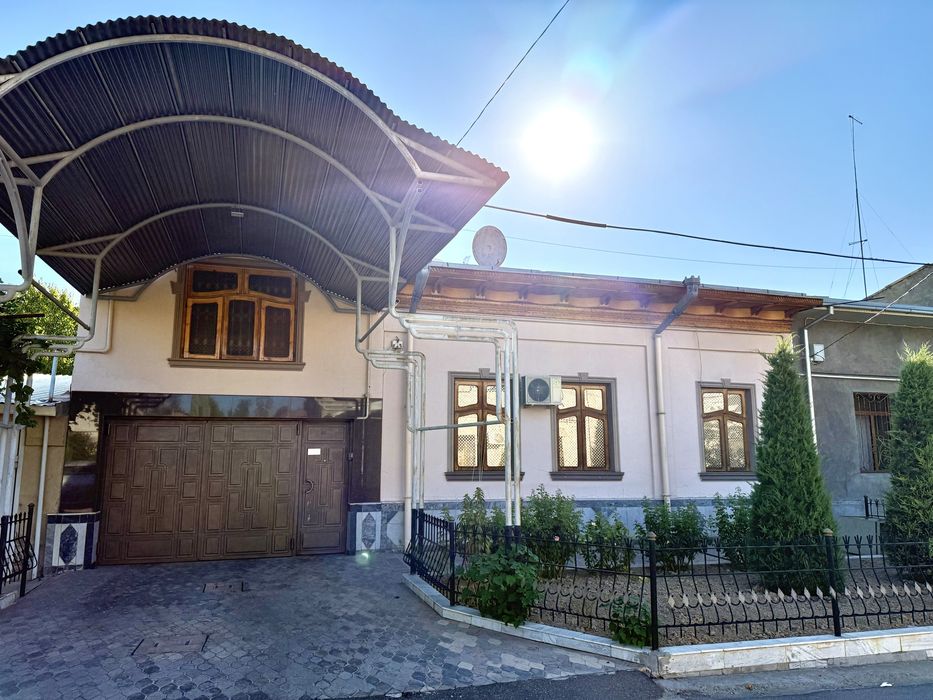 Archa ko’chada 3.6 sotix 6 xonali 2 qavatli baseyn va podval bilan