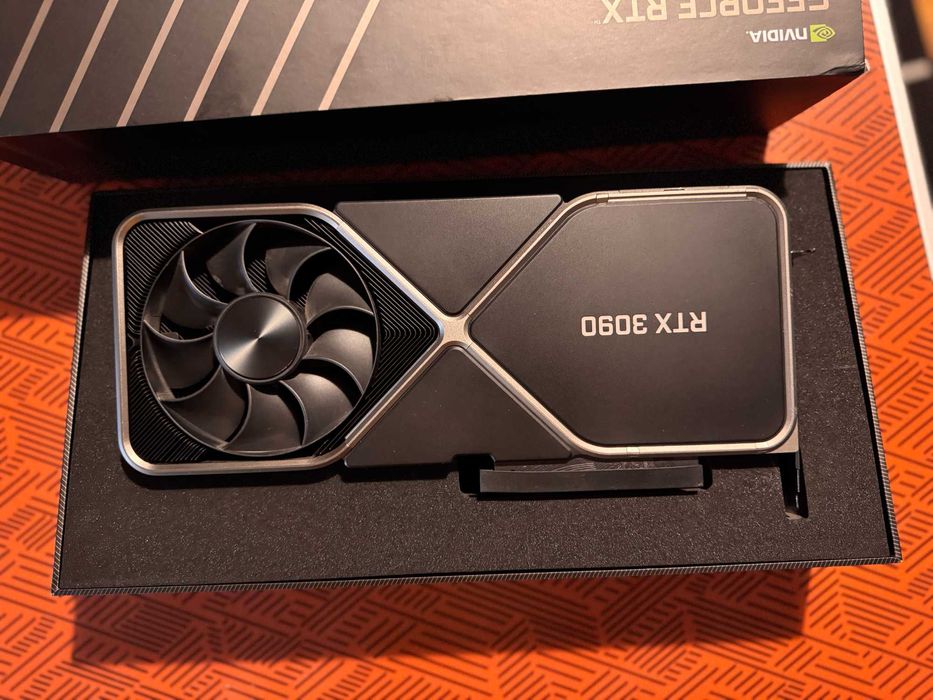 RTX 3090 Founders Edition – Stare impecabilă, cutie + accesorii