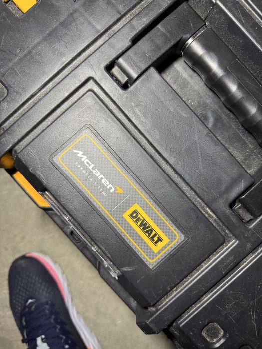 Lada scule dewalt McLaren