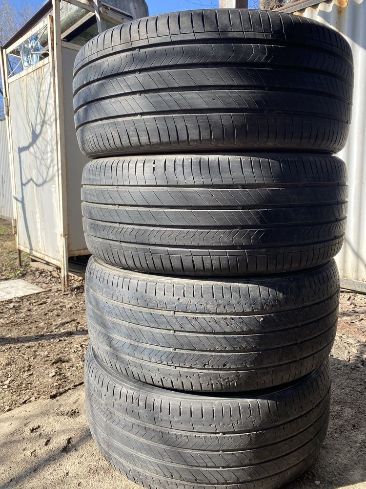 Продам резину Kumho 245/45ZR18