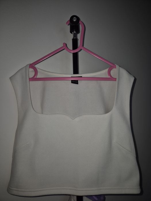 Top cu decolteu în formă de inimă