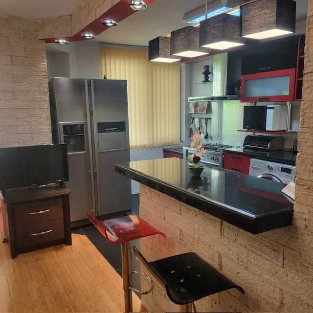 Дава се под наем Тристаен апартамент в Бургас, Център - 96 кв.м за 700 € - Снимка #4