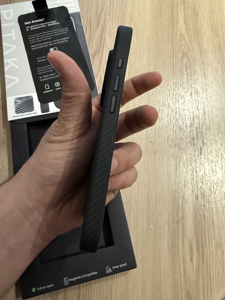 Продам чехол от pitaka для Iphone 16 pro
