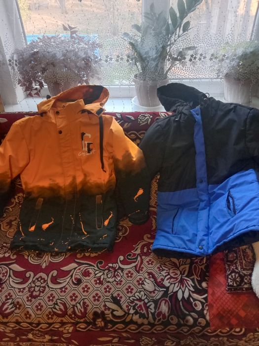 Продам две куртки, на рост 155-165м
