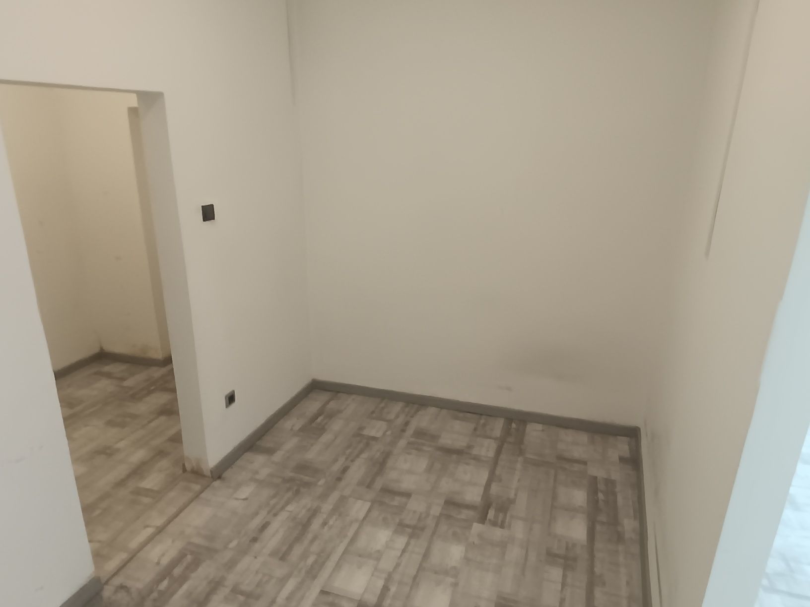 Dau in chirie spatiu comercial CENTRAL 42mp util zona Prima Shops Dec