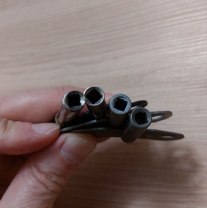 Ключета за стенни часовници, квадрат