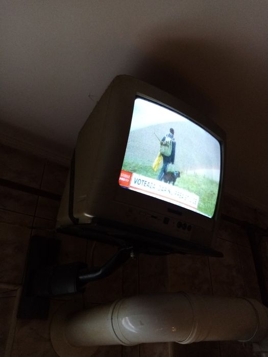 Televizor cu suport