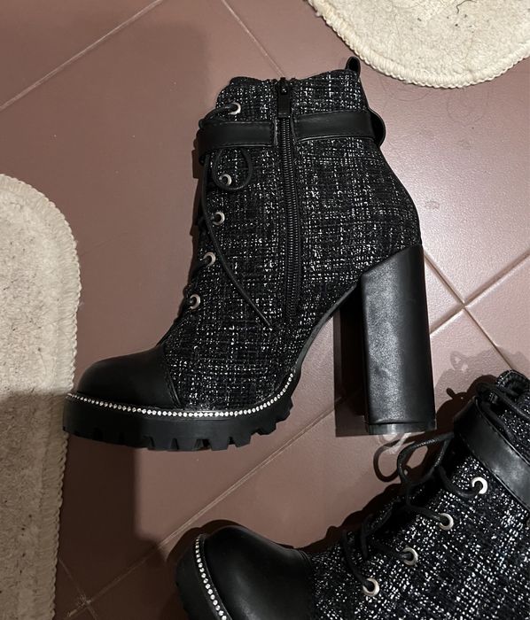 Боти на ток с връзки