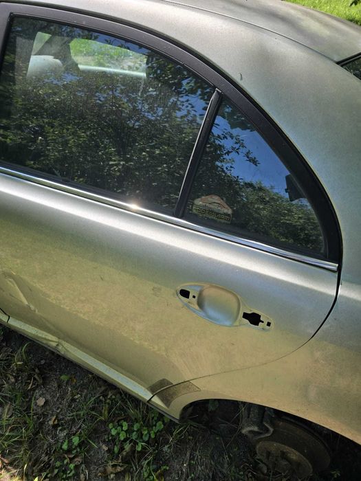 Dezmembrez Toyota Avensis