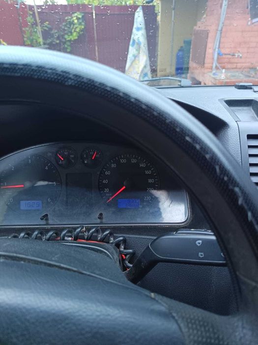 Vand Volkswagen t5 din 2008 model lung 8+1locuri.