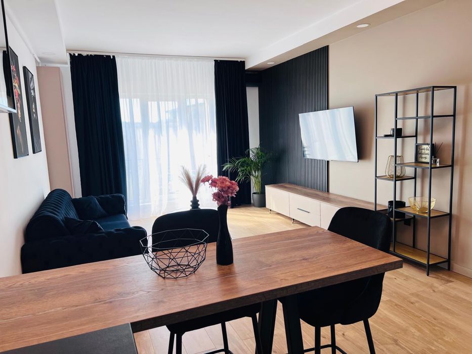 Inchiriez apartament 2 camere Cosmopolis.