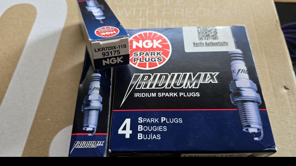 Свещи NGK Spark Plugs LKR7DIX-11S 93175