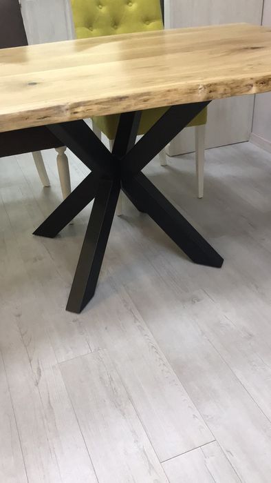 Трапезна маса с крак "ж" и масивен дъбов плот