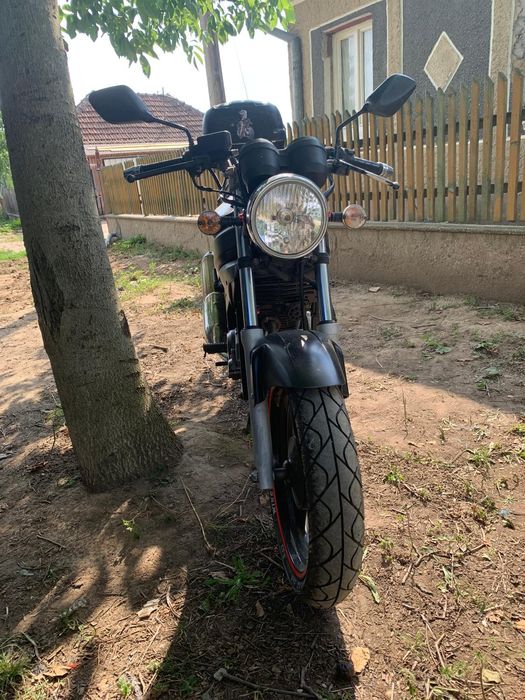Vând motocicleta daelim roadwin 125