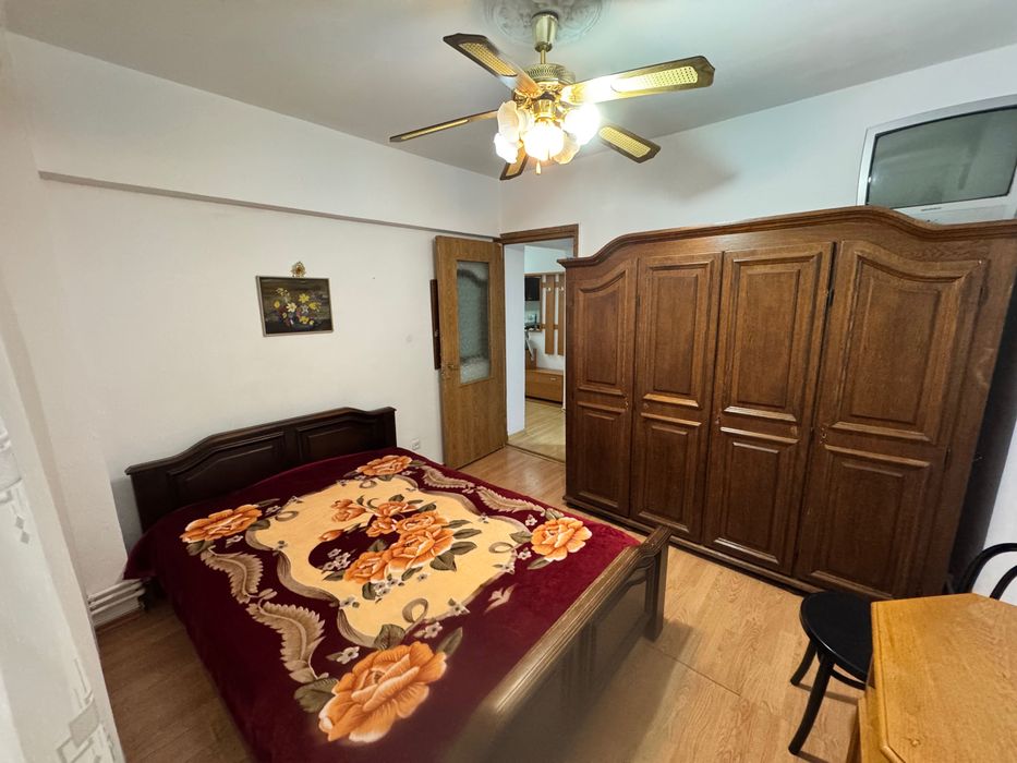 Închiriez ap. 2 camere decomandat Piața Centrală