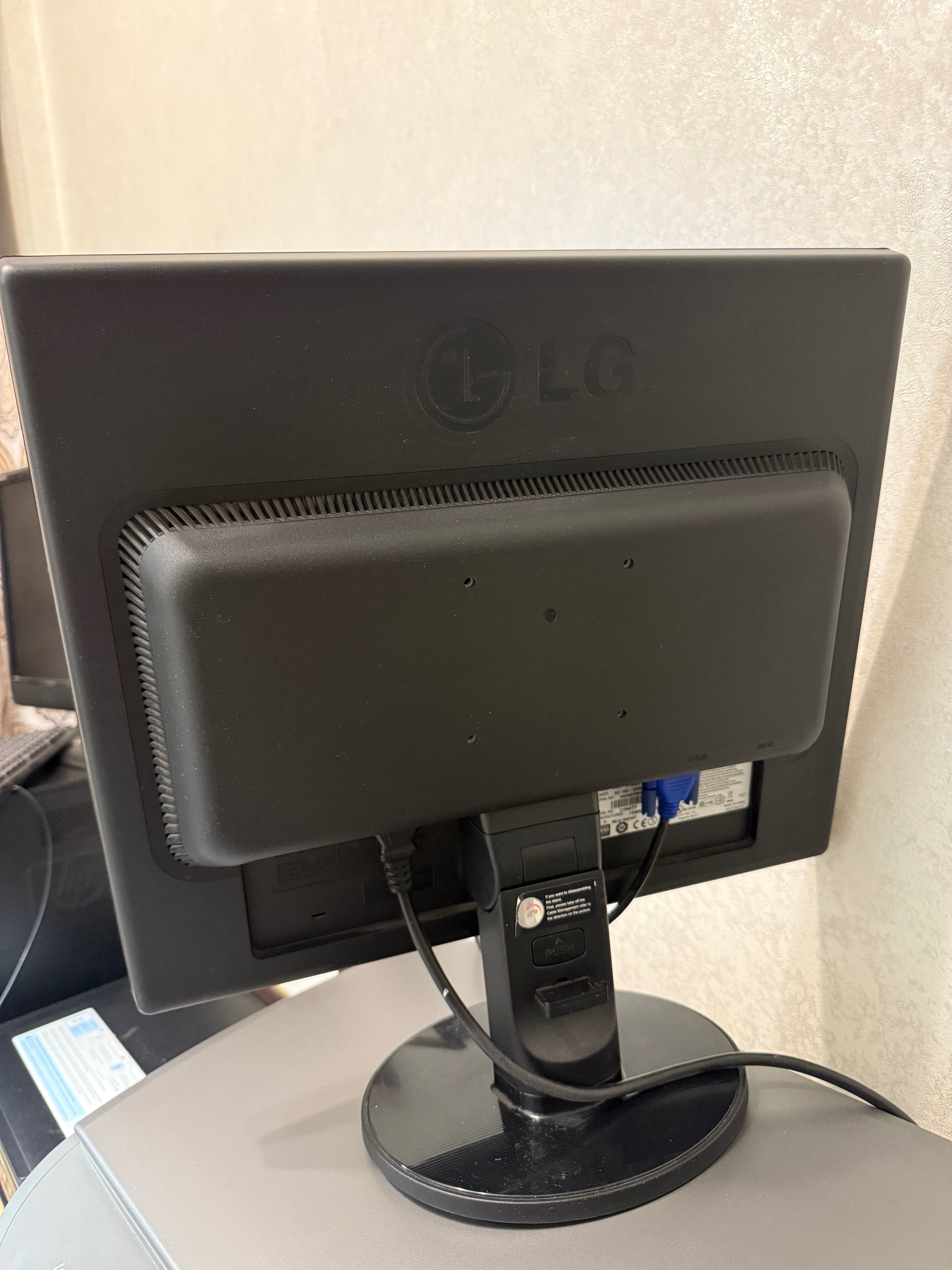 Монитор LG Flatron l1942t