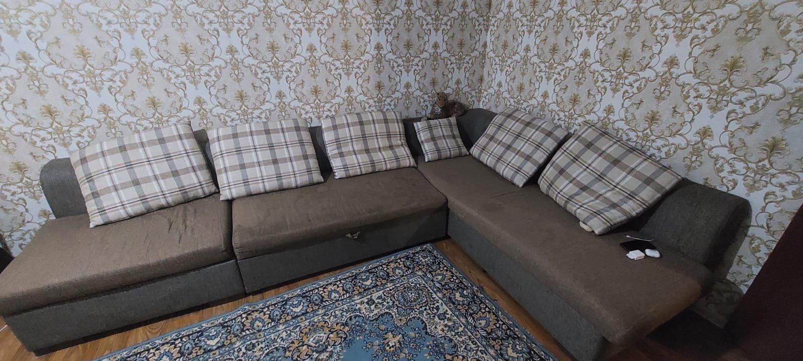 Продам угловой диван 2*3м