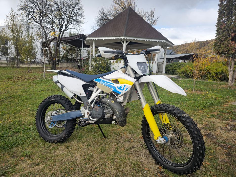 Vând husqvarna te300 în stare bună de funcționare.