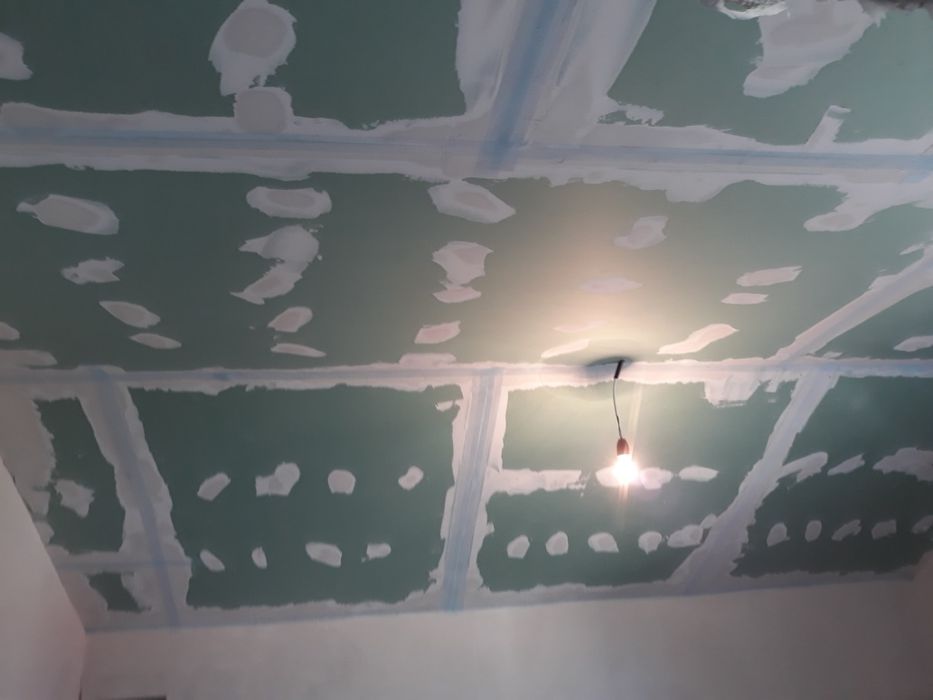 Execut lucrari de zugravit