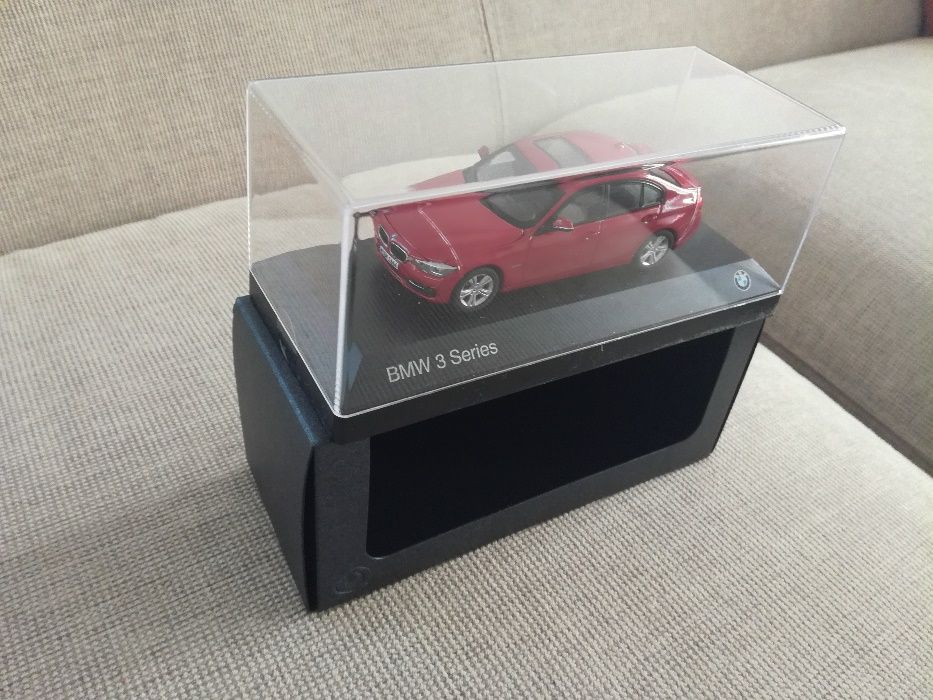 Vand macheta BMW seria 3 F30 sedan, editie de reprezentanta scara 1/43