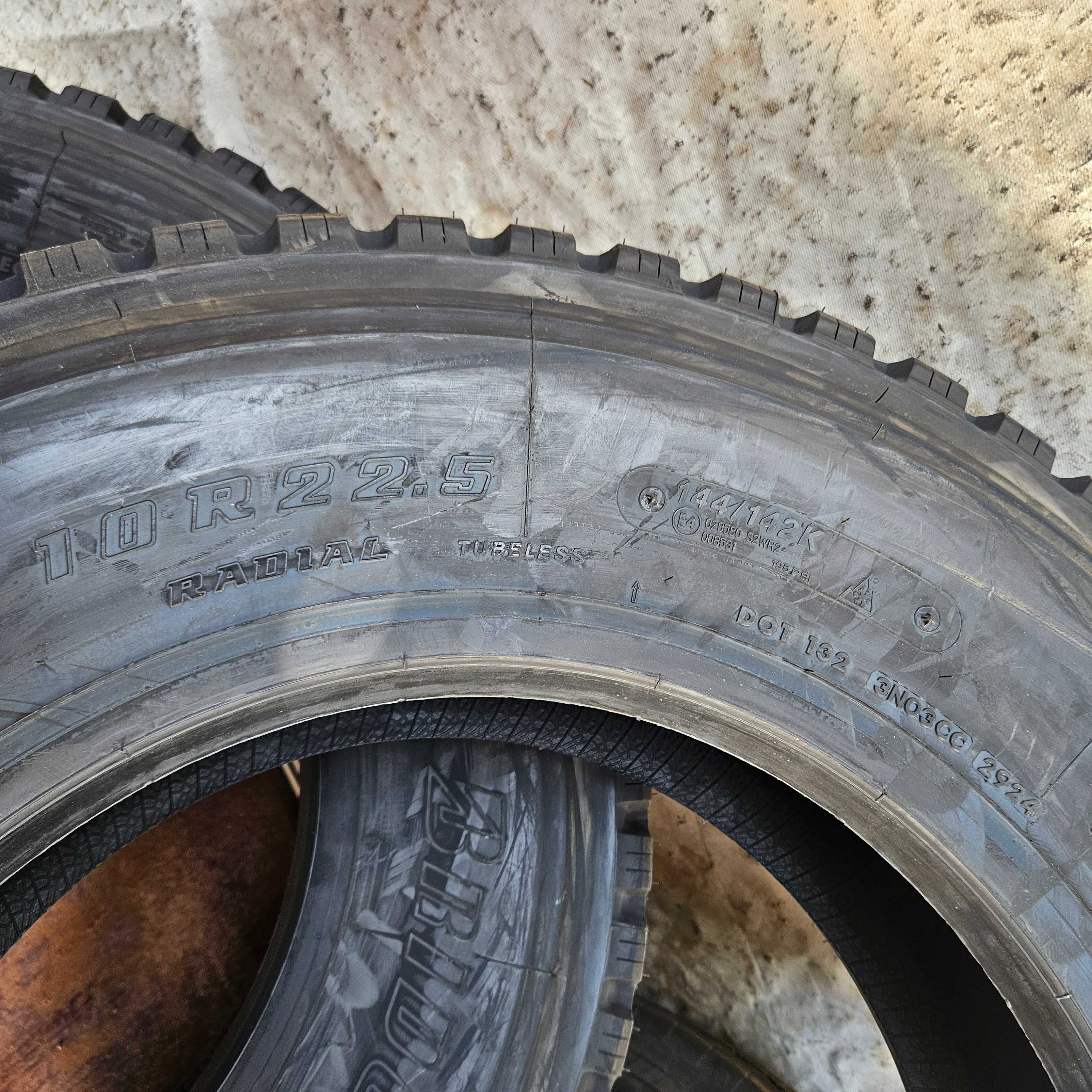 2 Нови тежкотоварни гуми 10R22.5 Bridgestone M840 144/142K M+S 3PMFS