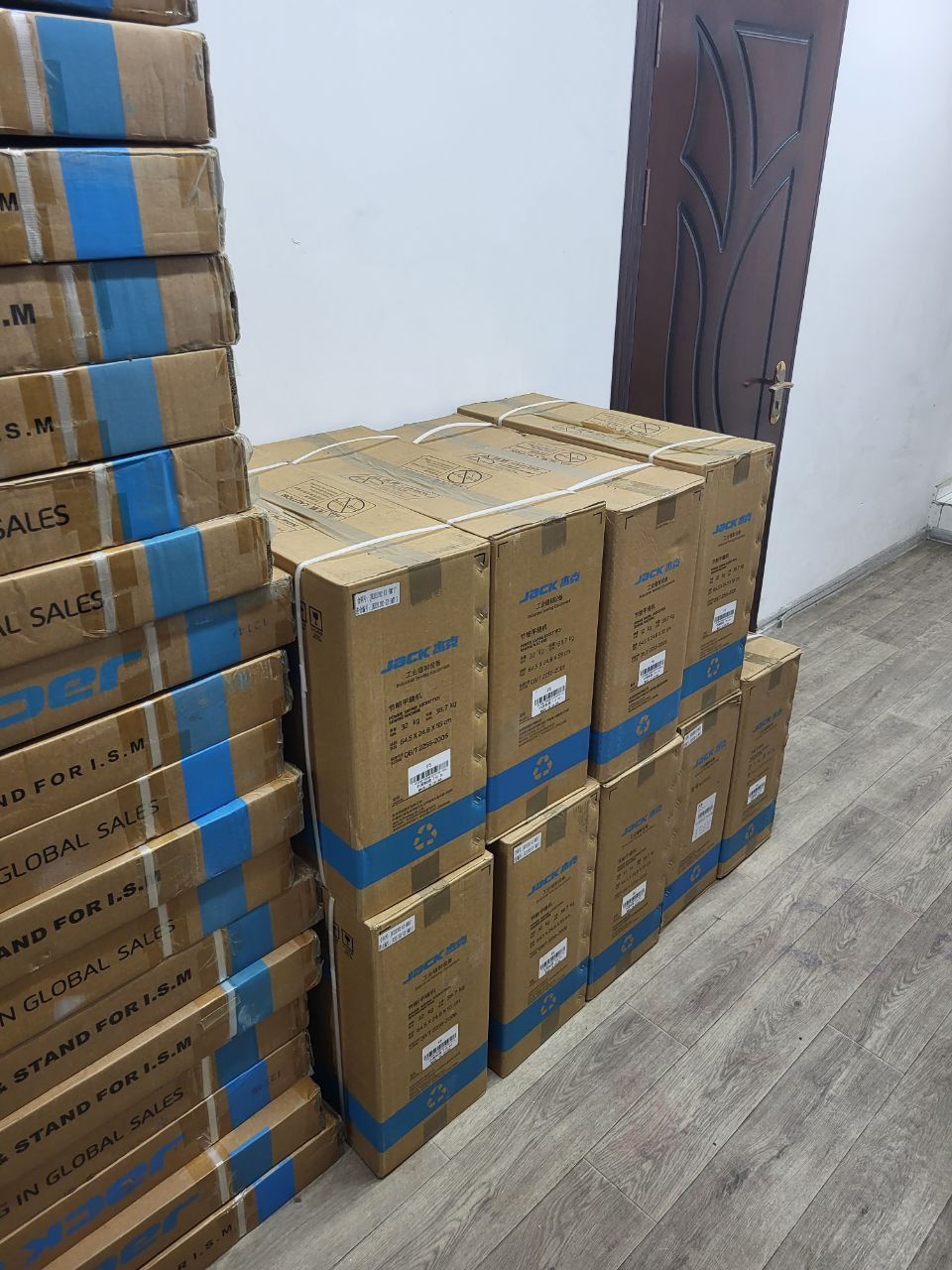 Jack tikuv moshinkalari, yengi ishlatilmagan, hamma modellaridan bor