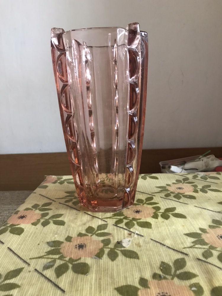 Гарафа и кристална ваза