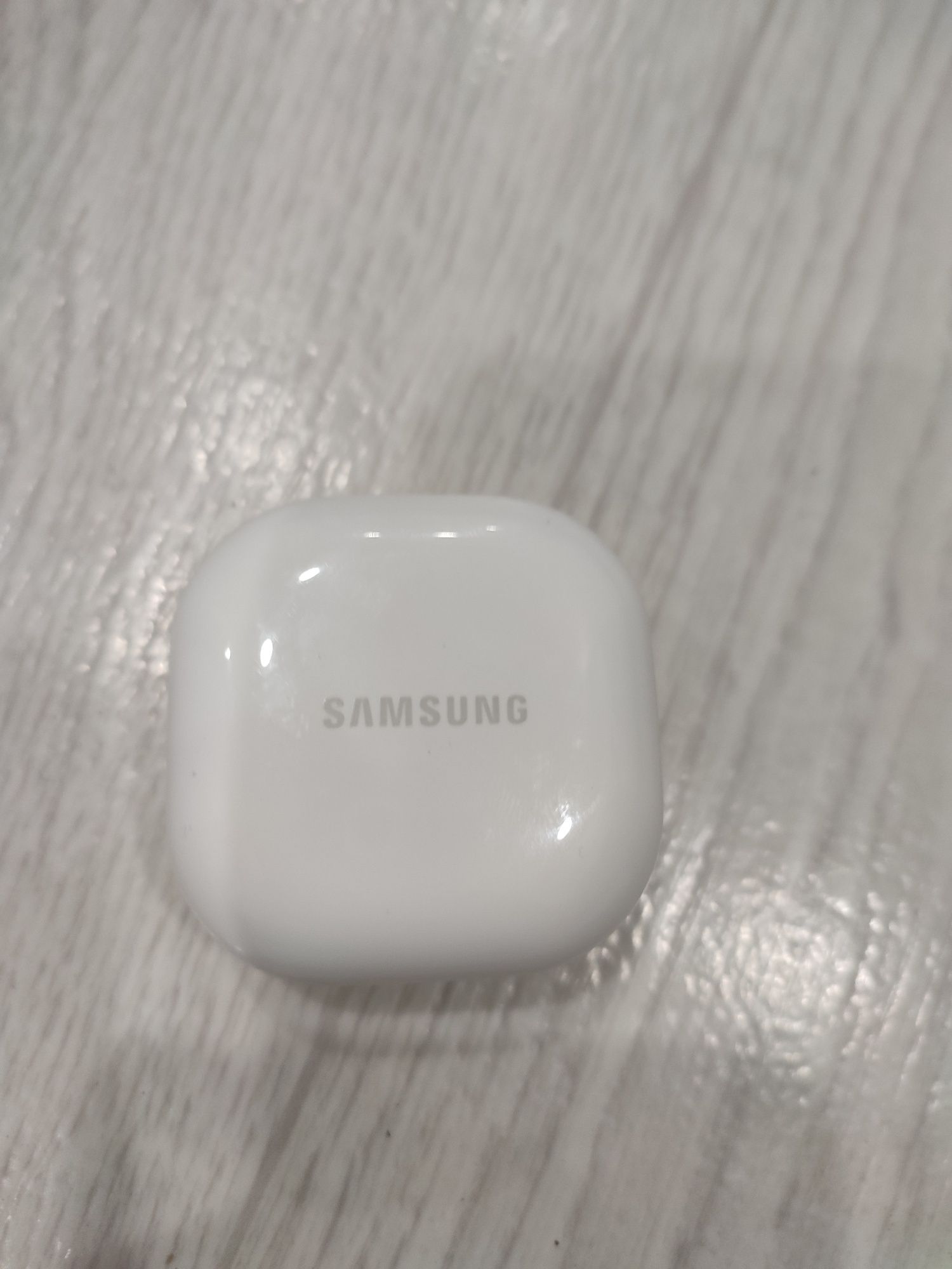 Продам наушники Samsung buds 2