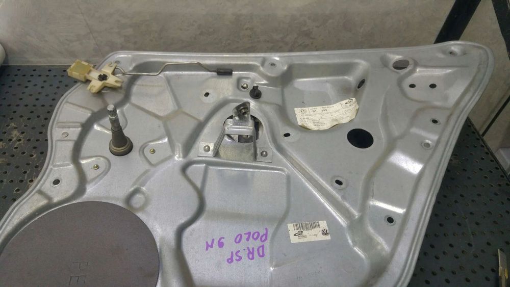 Macara manuala dreapta spate vw polo 9n 6q6839756