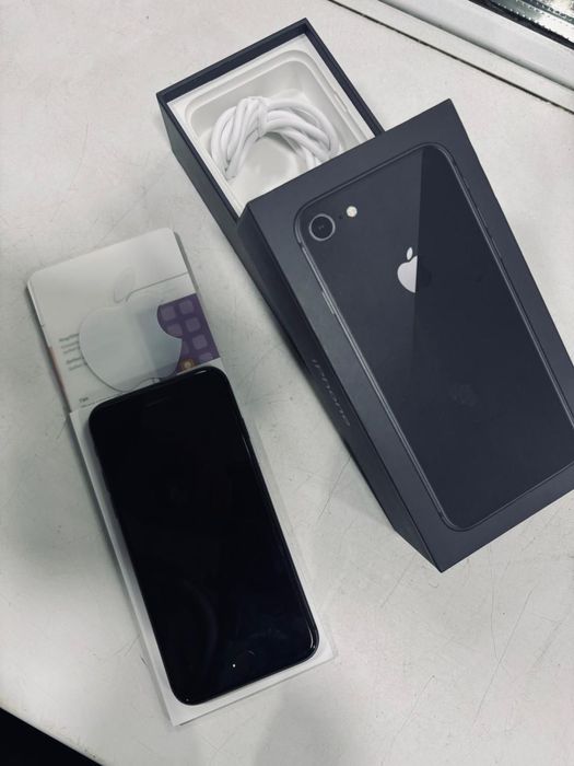 Продается iPhone 8