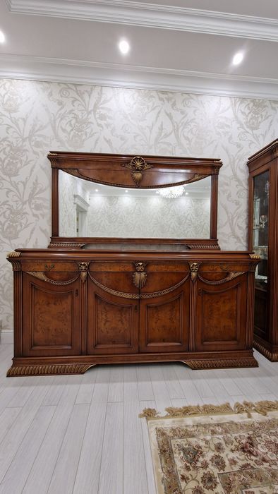 Продам стол со стульями и с горкой полный комплект