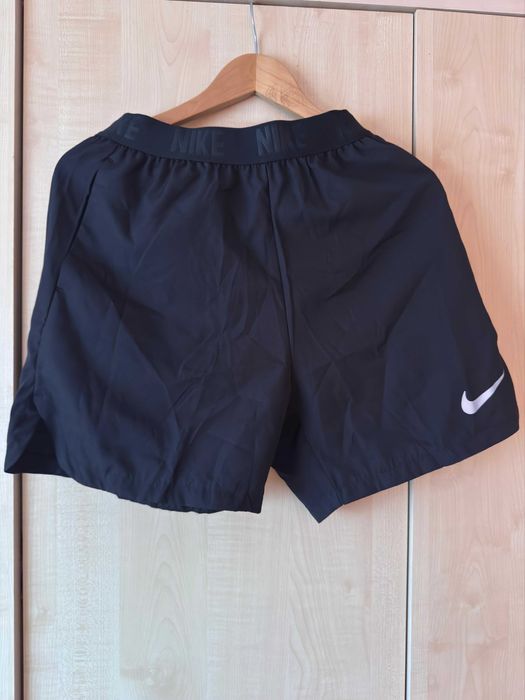 Pantaloni scurti de baie , nike cu eticheta