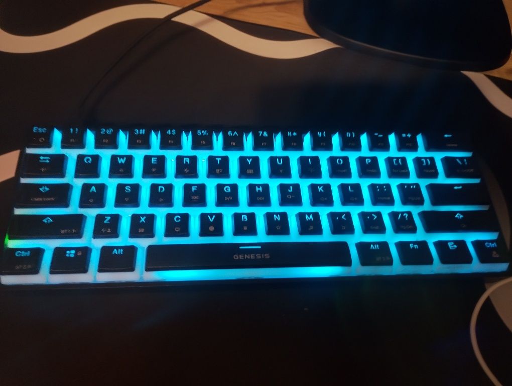 Genesis Thor 660 Wireless, gaming red key caps
